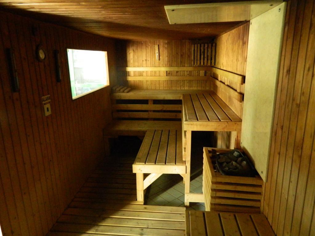 Spa Apartment Parkowy خوينيتسا الغرفة الصورة
